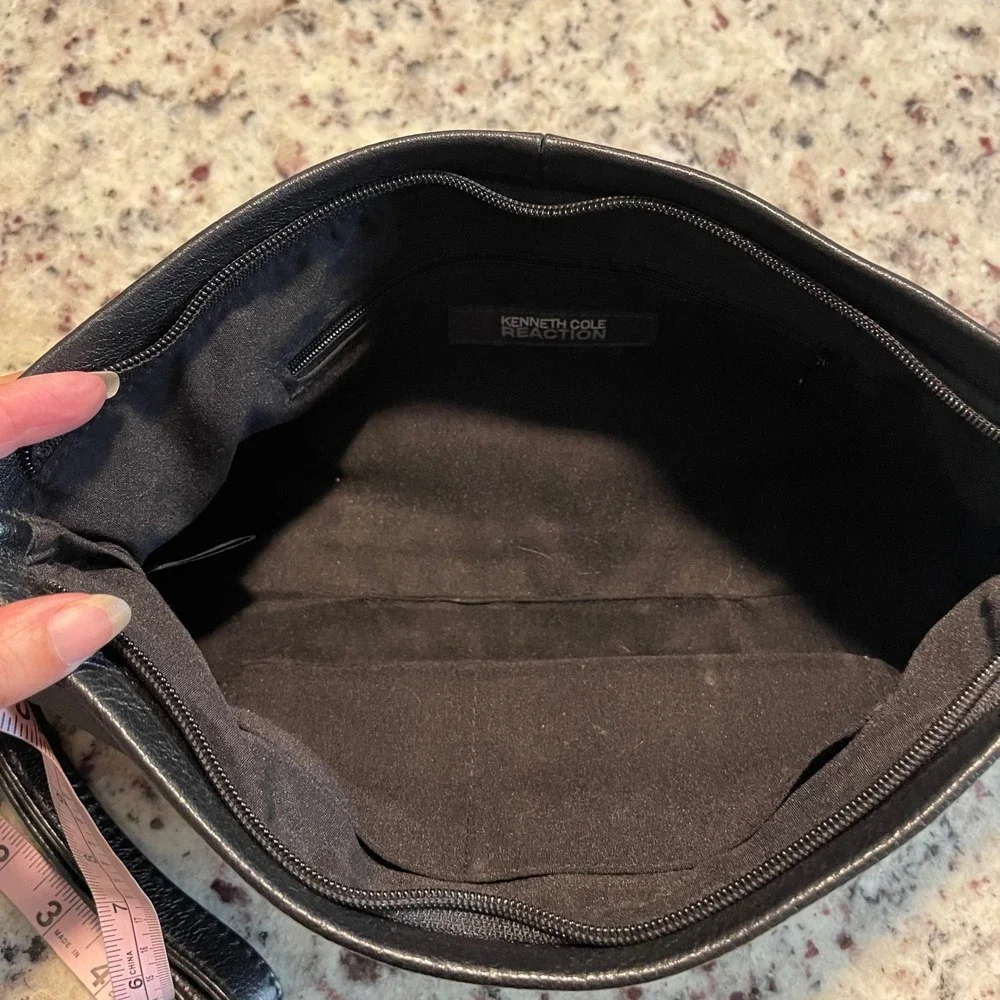 Kenneth Cole Reaction Wristlet Clutch Womens Large Black Leather Minimalist Zip